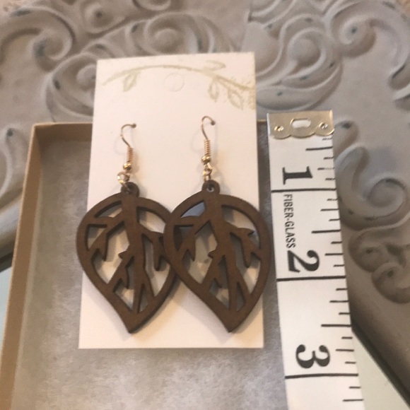 Wooden leaf earrings. - Picture 2 of 4
